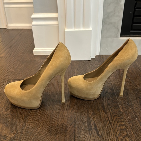 Yves Saint Laurent nude suede pumps - Picture 4 of 5